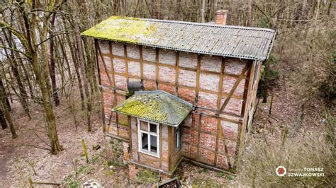 Opuszczony dom w Głęboczku Park Krajobrazowy Puszcza Zielonka Nasza