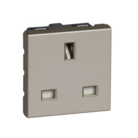 Arteor™ British Standard 2pe Switched Socket Outlet 13 A 2 Modules Champagne 570038