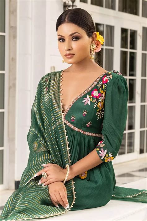 Buy Sonia Bansal Green Chinnon Placement Floral Embroidered Anarkali