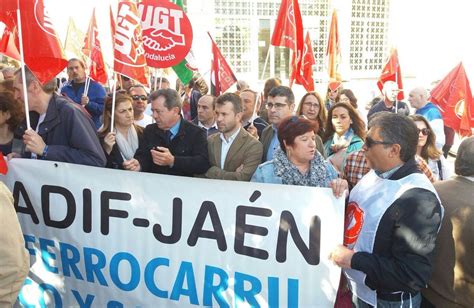 Mucho ruido y poca gente para clamar por el ferrocarril En Jaén donde