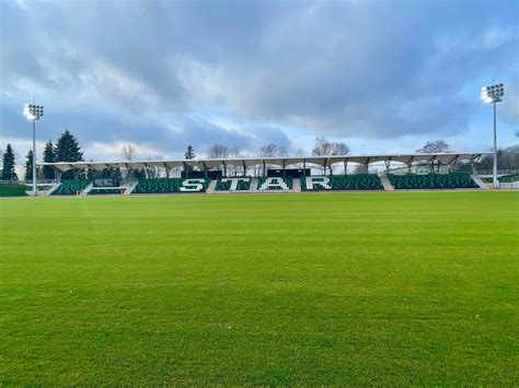 Stadion miejski w Starachowicach po przebudowie Obiekt prezentuje się