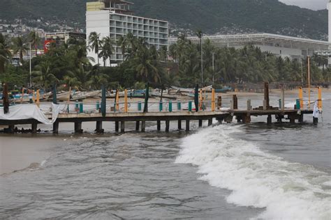 Otis Se Intensificó A Huracán Durante Su Avance Al Sur De México En