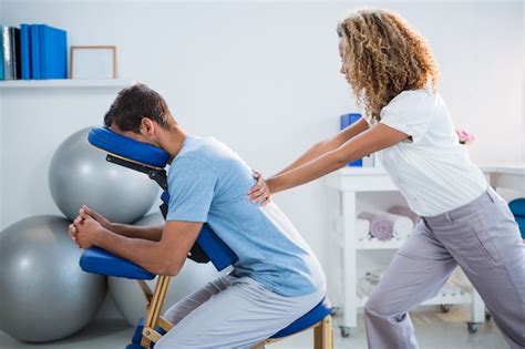 Premium Photo Physiotherapist Giving Back Massage To A Patient