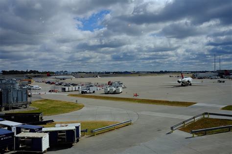 louisville muhammad ali international airport   terminal dr
