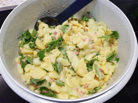 Kartoffelsalat Mit Rauke Speck Und Zwiebel Walnuss Dressing Von Mcmoe