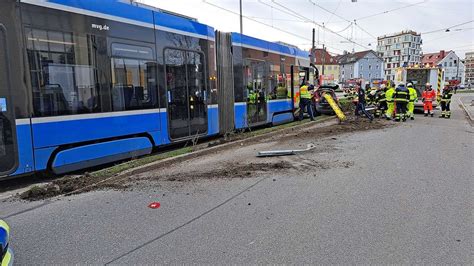 Unfall In Pasing Stra Enbahn St T Mit Smart Zusammen Mehrere