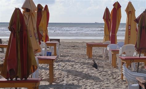 Praia De Aruan Em Aracaju Ondas Bares Pousadas E Dicas