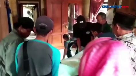 Isak Tangis Keluarga Pecah Sambut Jenazah Bocah Kembar Tertabrak Moge