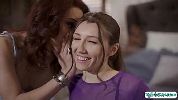 Gorgeous Ts Bangs Hot Babe In The Kitchen XNXX