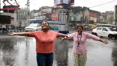 Monsoon Officially Enters North Bengal Kolkata Witnesses Gusty Winds Thunderstorm Hindustan