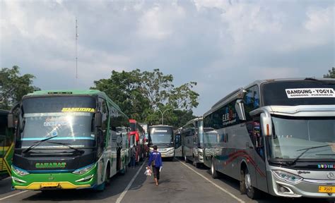 Kedatangan Dan Keberangkatan Pemudik Di Terminal Cicaheum Tak Sebanding