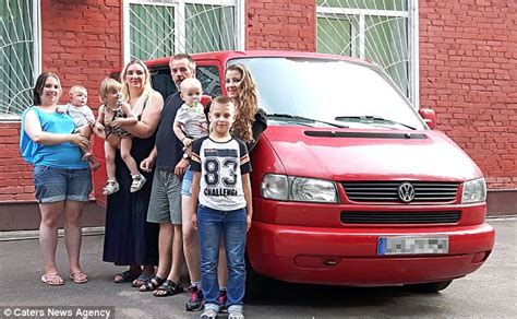 Daily Mail Германско семейство иска убежище в Русия: Вече не се ...