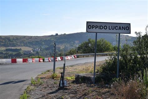 Tragedia Sul Lavoro Ad Oppido Lucano Operaio Enne Perde La Vita Dopo