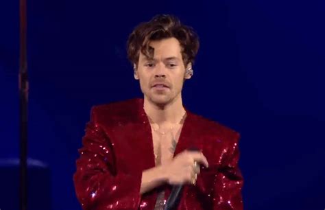 Harry Styles As It Was Live at The BRIT Awards 2023 скачать клип на