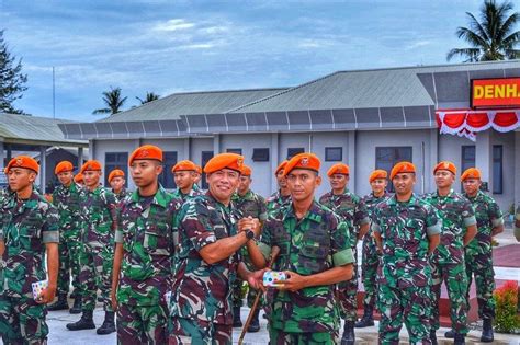 Komandan Denhanud Kopasgat Berikan Penghargaan Kepada Prajurit