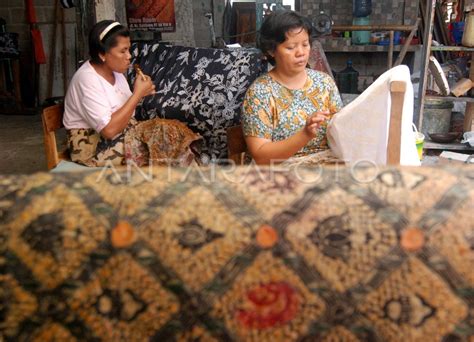 KENAIKAN BIAYA PRODUKSI BATIK ANTARA Foto