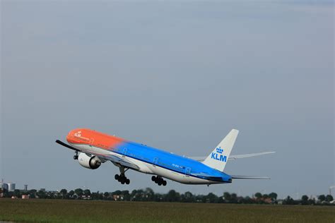 Spot The Difference Klm Subtly Updates Orange Pride Livery On Boeing