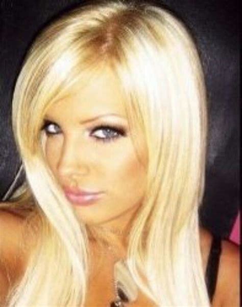 Pretty 2000s Makeup Looks Blonde Hair Hair Inspiration