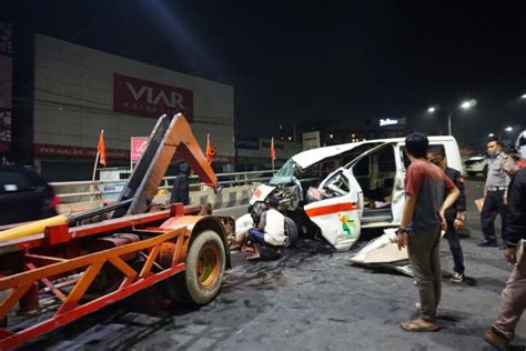 Kecelakaan Ambulans Di Fly Over MBK Bandar Lampung Perawat Patah Kaki