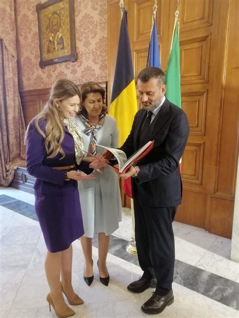 Il Sindaco Decaro Incontra L Ambasciatrice Di Romania