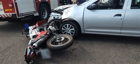 Motociclista Levado Em Estado Grave Para Santa Casa Ap S Colidir