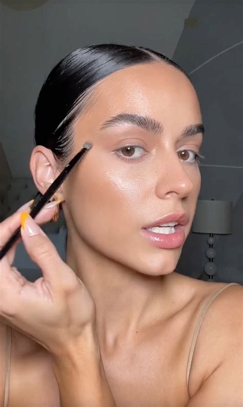 10 Hottest Tiktok Beauty Trends Of 2023 From Latte Makeup To Concealer