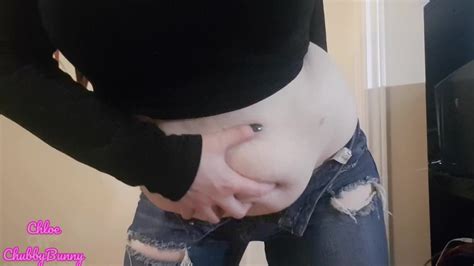Bbw Gainer Provando Jeans Pequenos E Brincando A Barriga V Deo De Sexo Gr Tis Redtube