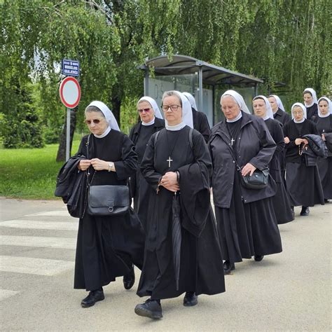 Foto U Gospi U Obilje En Dan Mu Eni Ke Smrti Sestre Arke Ivasi Lika