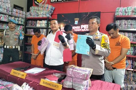 Komplotan Pengedar Cek Palsu Ditangkap Di Jogja Modus Beli Mukena