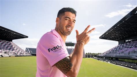 Foto Resmi Luis Suarez Reuni Dengan Lionel Messi Di Inter Miami