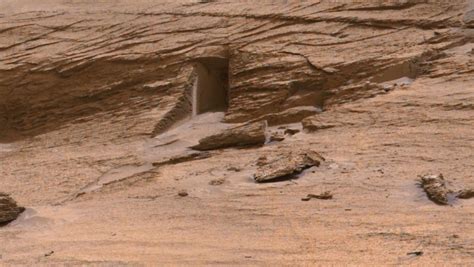 Anomaly Hunters Spot Doorway On Mars Iheart