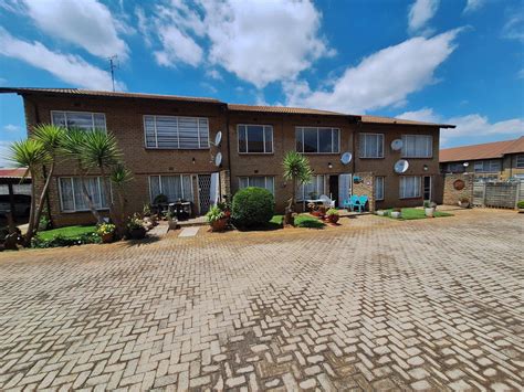 Bedroom Apartment Flat For Sale In Krugersdorp North Unit