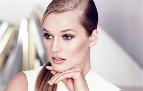 Wallpaper Eyes Look Girl Face Model Hand Blue Blonde Toni Garrn Toni Garrn Images For