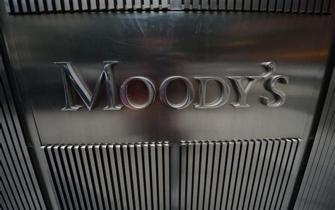 Dette après la rétrogradation par Fitch Moodys va t il à son tour