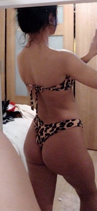 Bikini Tanga Cintura Baja Con Sujetador Armado Sin Tirantes