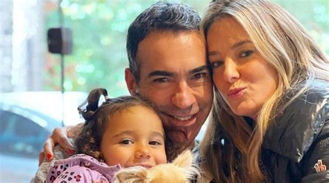 Filha de César Tralli surge em brinquedão em viagem de família