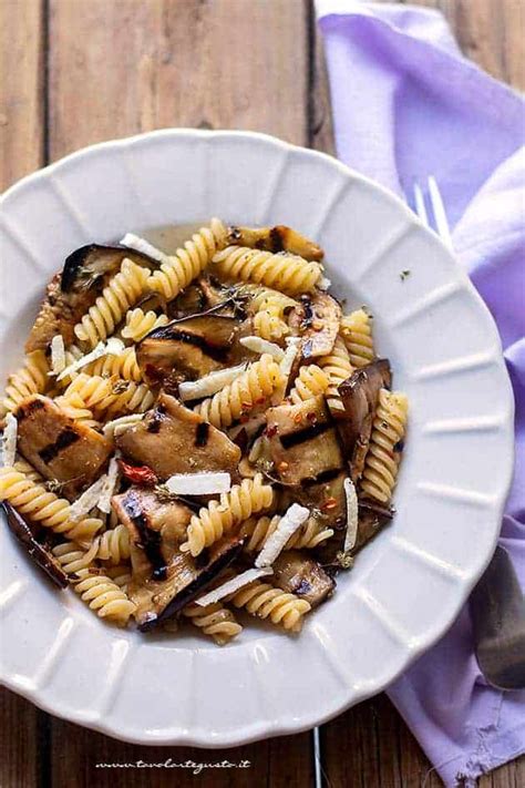 Pasta Con Le Melanzane Sugo In Bianco Saporito La Ricetta Veloce