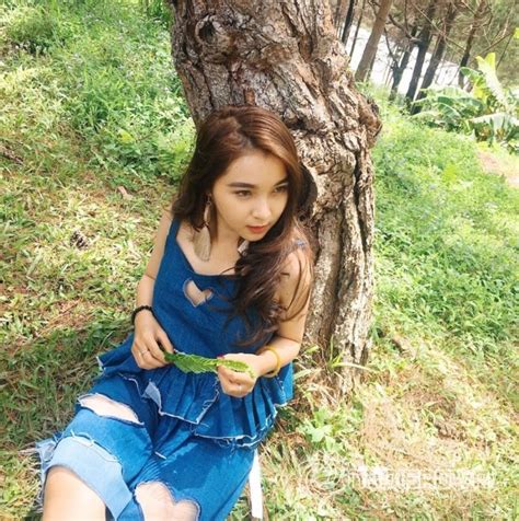 Hot girl và hot boy Việt Yumi Dương khoe ảnh cưới Mai Thỏ hạnh phúc bên con gái