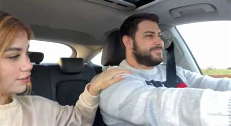 Latina caliente con el conductor español de un Uber Chicas Desnudas XXX