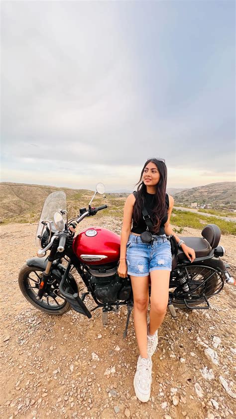 Bhargavi Patel | Tujse lagi hain kaisi lagan⛰️ ️ . . #mountains #