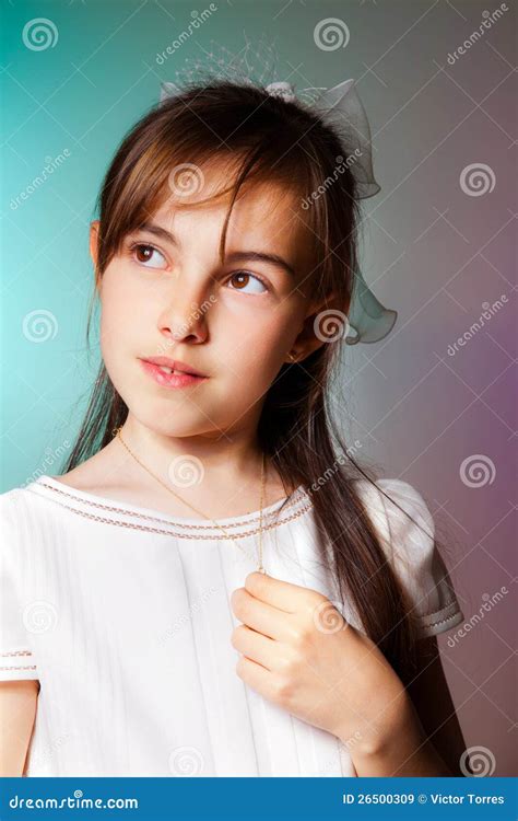 Fille En Son Premier Jour De Communion Image Stock Image Du Sourire