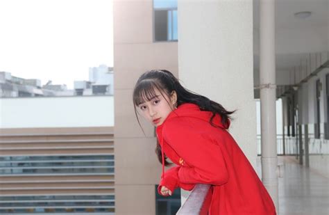 Cô bạn Trung Quốc được mệnh danh hot girl má lúm vì xinh như búp bê