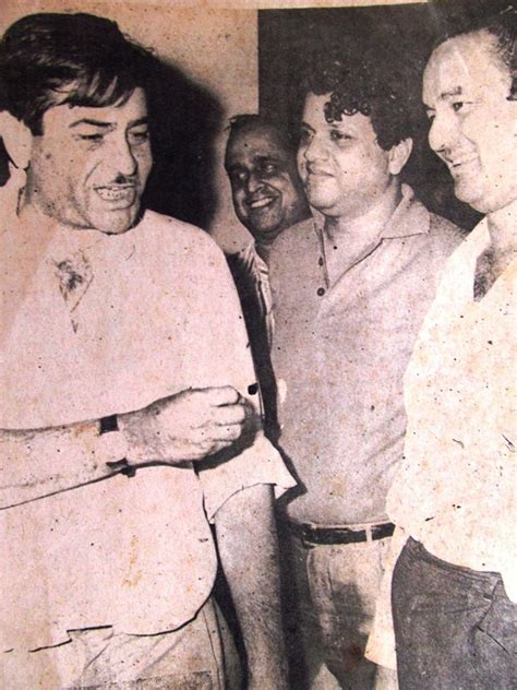 Raj Kapoor with Mukesh, Jaikishan & others / Shankar Jaikishan (music director) - Bollywood Photos