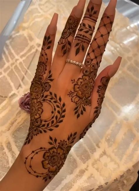 Pin By Faranah On Henna In Henna Designs Latest Henna Designs