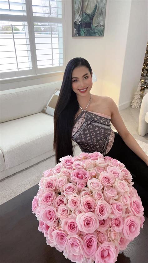 Phạm Hương mặc bikini khoe body tuổi khiến fan choáng ngợp Saostar vn