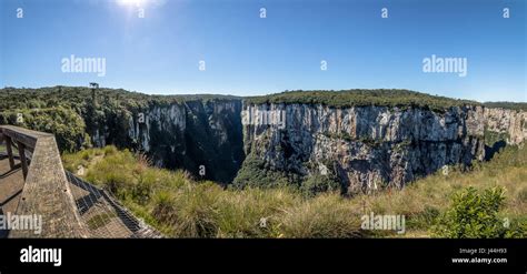 Aparados da serra national park canyon landscape panoramic hi-res stock photography and images ...