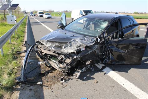 Pol Dn Rechts Berholt Und Verkehrsunfall Verursacht Presseportal