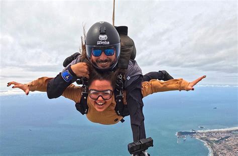 Salto duplo de paraquedas em Florianópolis Sambatur