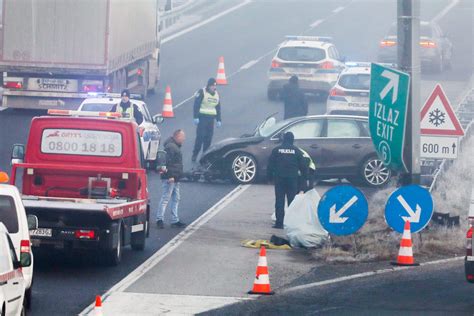 Jutarnji list Horor na autocesti kod Zaprešića Auto naletio na stup