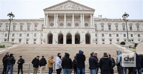 Manifesta O De For As De Seguran A Frente Assembleia Da Rep Blica